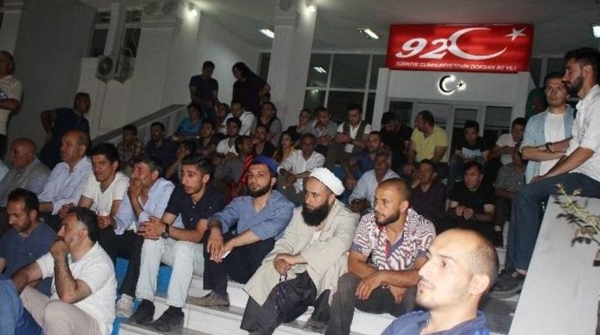 Iğdırlılar Darbe Girişimine Karşı Demokrasi N&ouml;betindeler