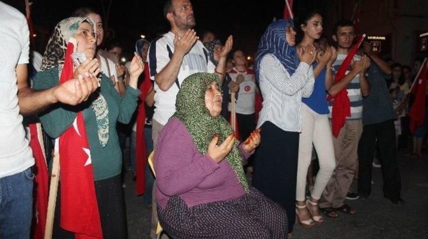 Hatay&rsquo;da Siyasiler, Stk&rsquo;lar Ve Vatandaşlar Demokrasi İ&ccedil;in Birlik Oldu