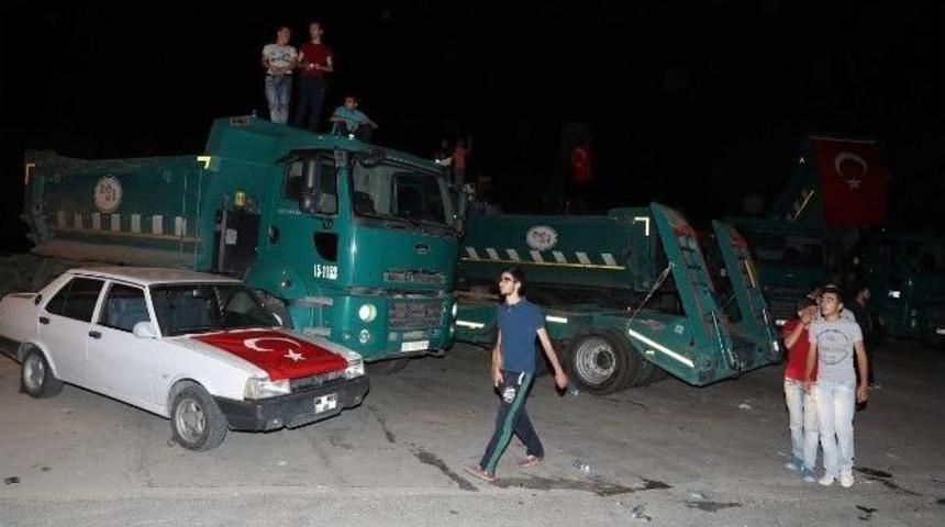 Orman Ve Su İşleri Bakanlığından Millete Darbeye İş Makineli Engel