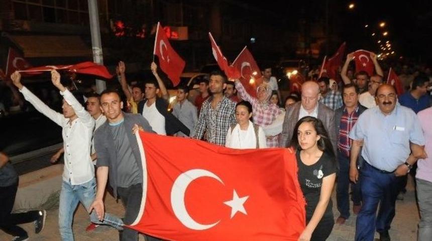 Cizreliler Darbe Girişimini Protesto Etti