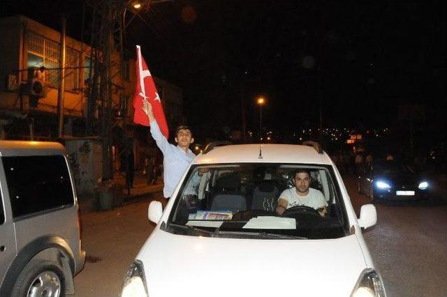 Cizreliler Darbe Girişimini Protesto Etti