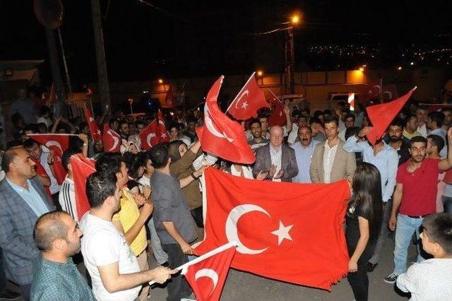 Cizreliler Darbe Girişimini Protesto Etti