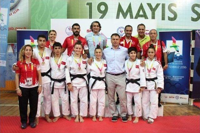 Büyükşehirli Tuğçe, Okul Sporları Olimpiyatlarında Şampiyon Oldu
