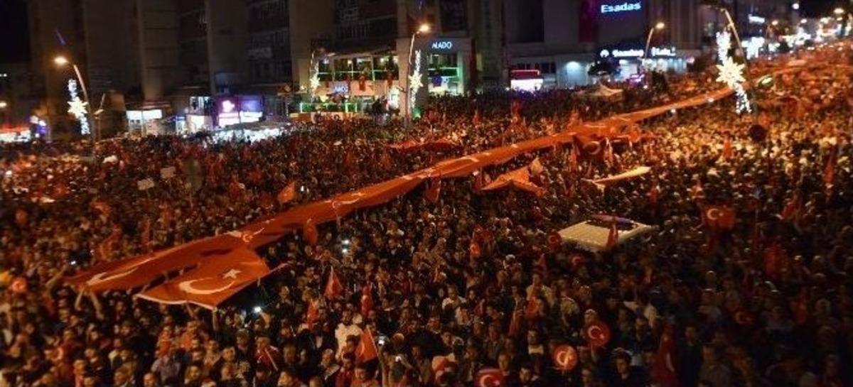 B&uuml;y&uuml;kşehir 67 Bin 500 Bayrak Dağıttı
