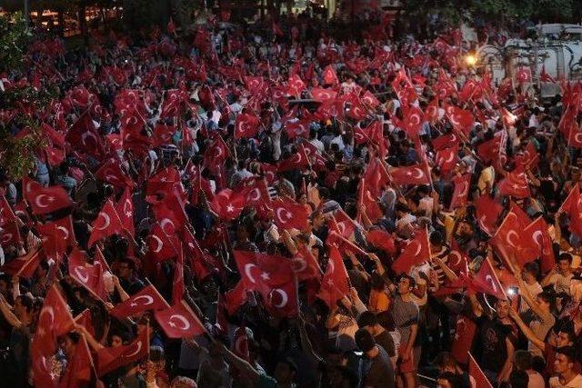 Denizli’de Demokrasi Nöbeti Devam Ediyor