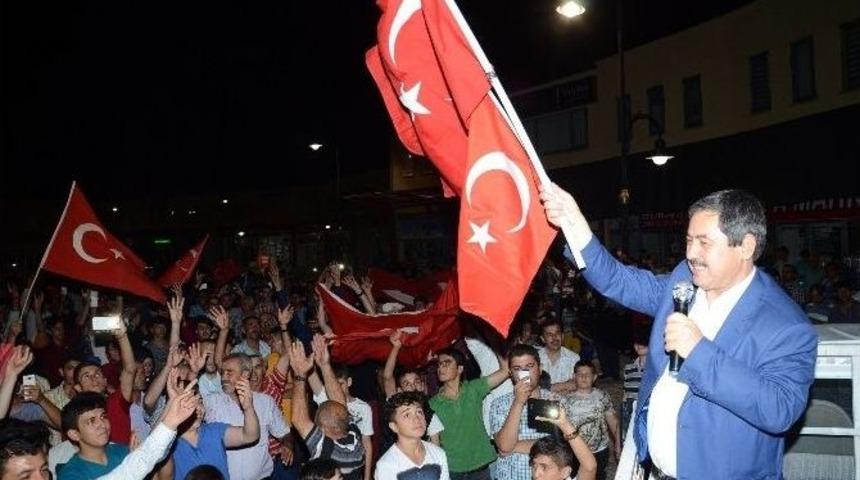 Darendeliler Demokrasi N&ouml;betinde