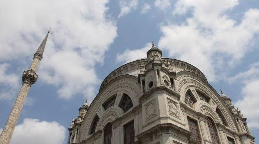 Demokrasi Şehitleri İ&ccedil;in T&uuml;m T&uuml;rkiye&rsquo;de Sala Verildi