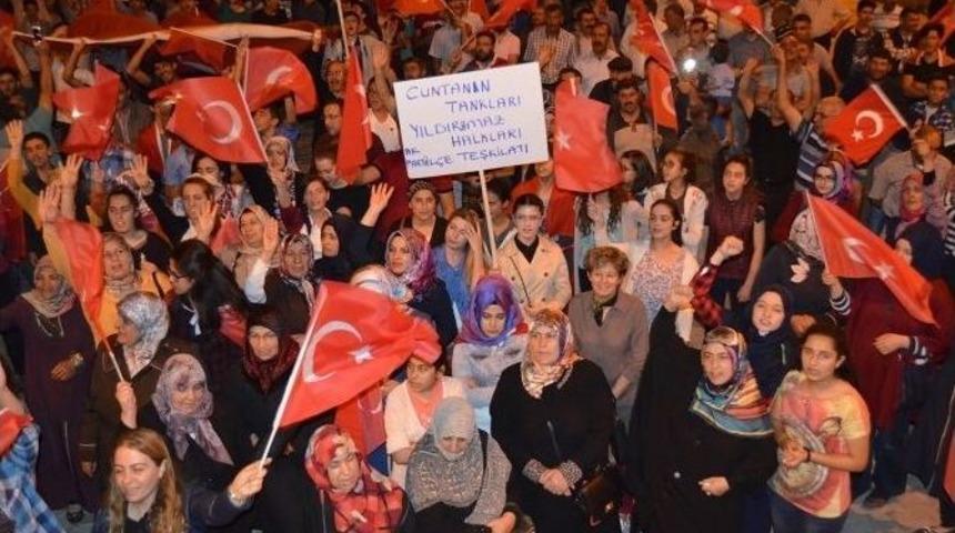 Adilcevaz&rsquo;da Darbe Girişimi Protesto Edildi