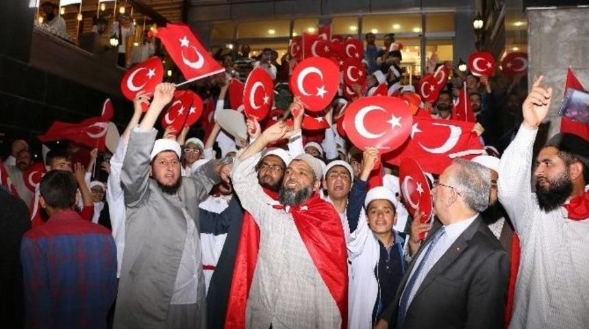 Fetih Suresi Ve Dualar İle Darbe Girişimini Lanetlediler