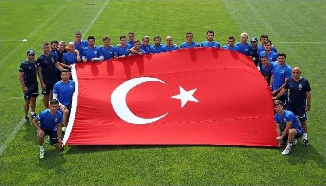 Fenerbah&ccedil;e&rsquo;den Darbe Girişimine Bayraklı Tepki