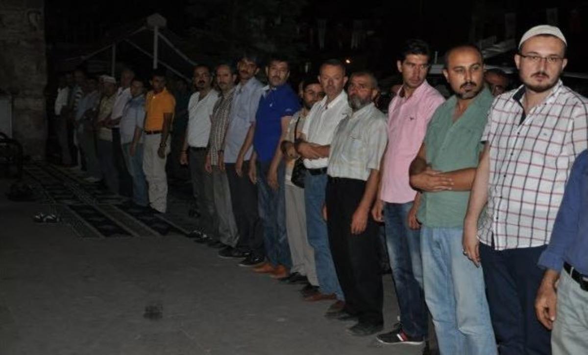 Simav Cumhuriyet Meydanı&rsquo;nda Demokrasi N&ouml;beti