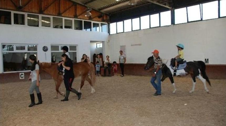 Oyunpazarı&rsquo;nın Minik &Ouml;ğrencileri, Binicilik İle Tanıştı