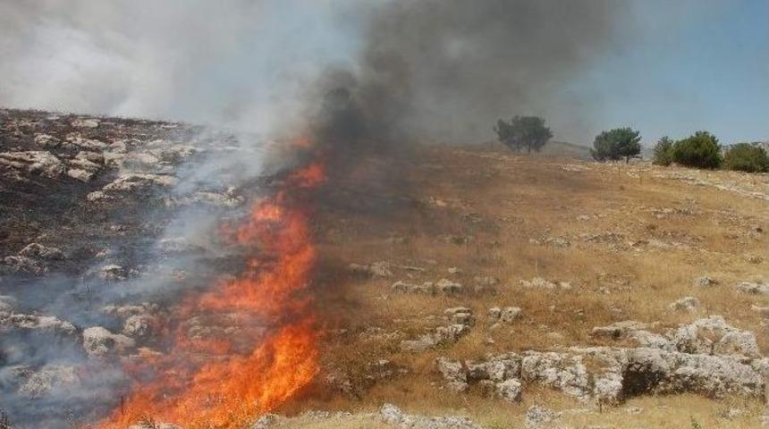 Adıyaman&rsquo;da Orman Yangını B&uuml;y&uuml;yor