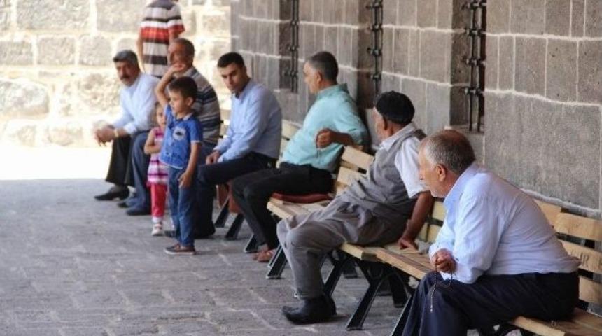 Diyarbakır&rsquo;da 161 Şehit İ&ccedil;in Sela Okundu