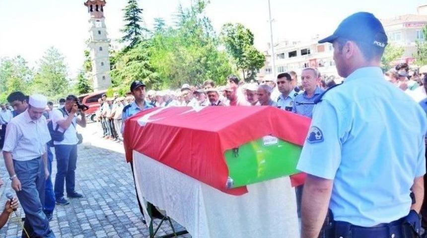 Demokrasi Şehidi Toprağa Verildi