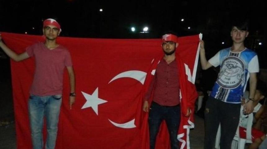 Doğanşehir İlçesinde Demokrasi Nöbetine Devam