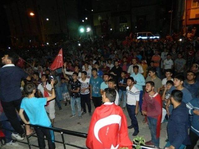 Doğanşehir İlçesinde Demokrasi Nöbetine Devam