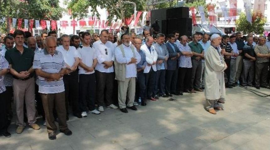Elazığ&rsquo;da Darbe Şehitleri İ&ccedil;in Gıyabi Cenaze Namazı Kılındı