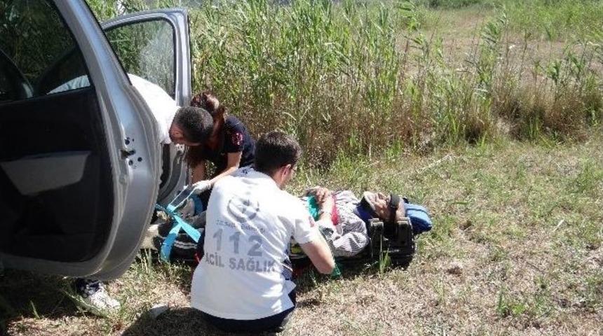 Bilecik&rsquo;te Diyaliz Aracı Kaza Yaptı: 2 Yaralı