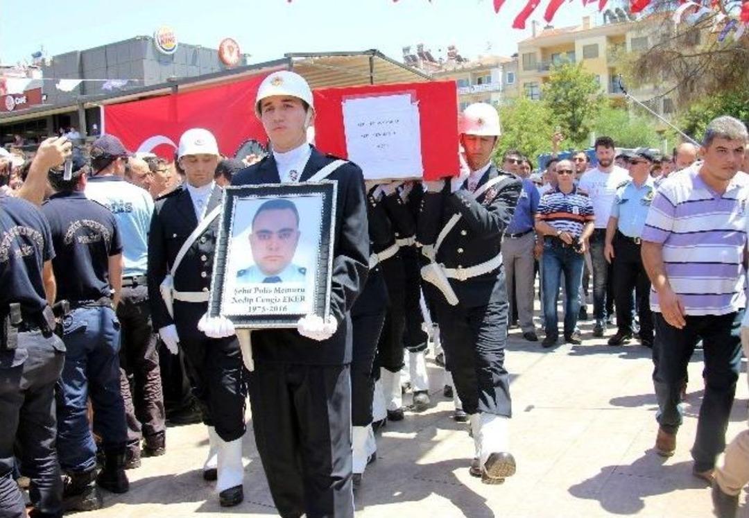 Cumhurbaşkanın Kaldığı Otele Y&ouml;nelik Saldırıda Şehit Olan Polis Toprağa Verildi