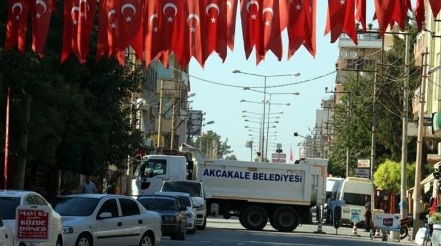 Ak&ccedil;akale T&uuml;rk Bayrakları İle Donatıldı