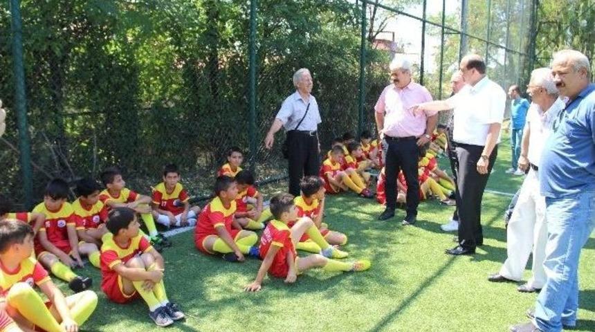 G&uuml;l&uuml;&ccedil;&rsquo;te Sporcuların T&uuml;m Masraflarını Başkan Demirtaş Karşıladı
