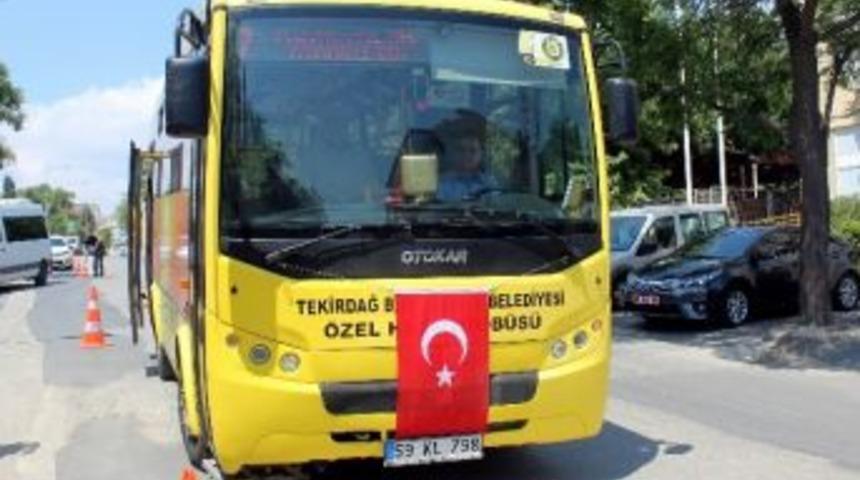 Halk Otob&uuml;slerinden Darbeye T&uuml;rk Bayraklı Tepki