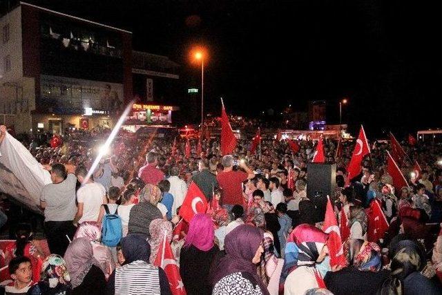 Yahyalı Demokrasi İçin Meydanları Doldurdu