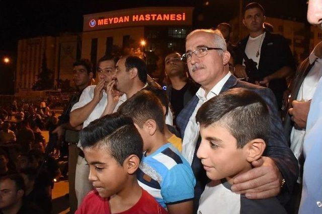 Şanlıurfa Valisi Azim Tuna Vatandaşlarla Bir Araya Geldi