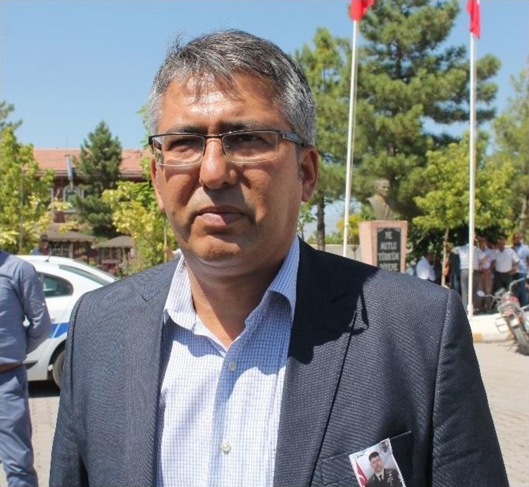 Darbeci Tuğgenerali &Ouml;ld&uuml;rd&uuml;ğ&uuml; İddia Edilen Astsubay Halisdemir Toprağa Verildi