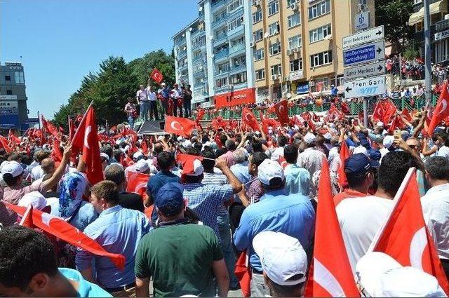 Başkan Üzülmez, Milli İrade Ve Demokrasi Yürüyüşüne Katıldı