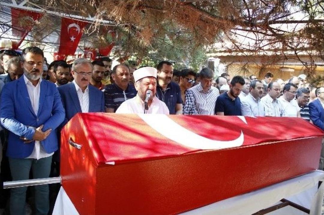 Darbe Girişiminde Şehit Olan Gen&ccedil; Avukat Adayı Son Yolculuğuna Uğurlandı