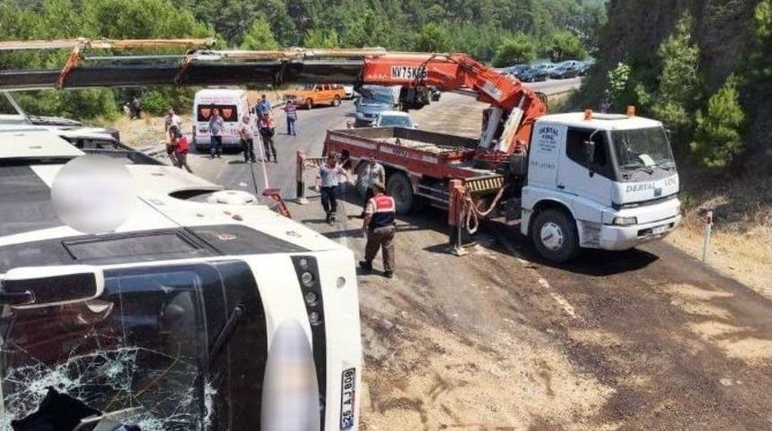Tur Otob&uuml;s&uuml; Kazasında &Ouml;lenlerin Kimlikleri Tespit Edildi