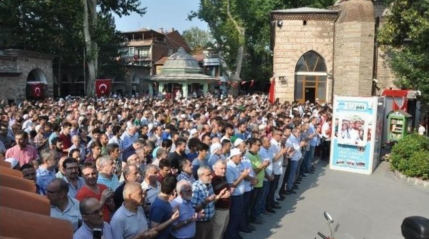 Şehitler İ&ccedil;in Gıyabi Cenaze Namazı