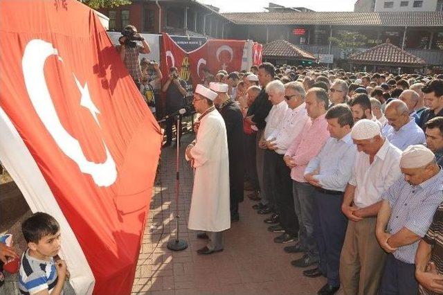 Şehitler İçin Gıyabi Cenaze Namazı