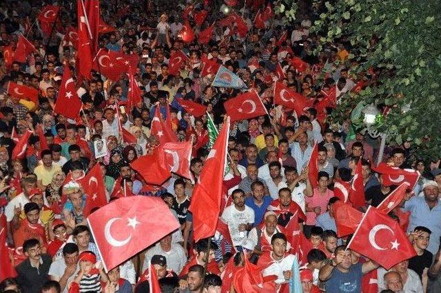 Dengbejler, Cumhurbaşkanı İçin Kürtçe Türküler Seslendirdi