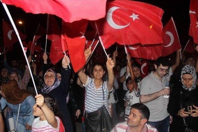 Tekirdağ’da Demokrasi Nöbeti Sürüyor