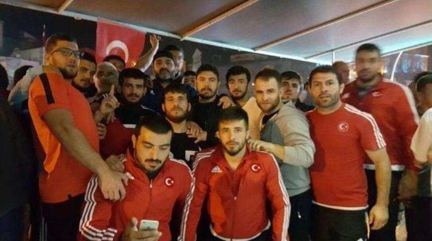 G&uuml;reş Camiası Darbeye Karşı Ayakta