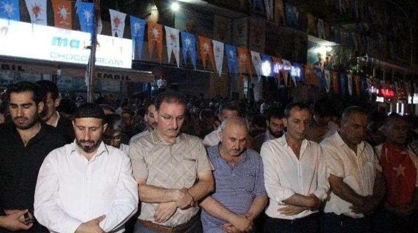 Darbe Girişimi Sırasında Hayatını Kaybedenler İ&ccedil;in Gıyabi Cenaze Namazı Kılındı