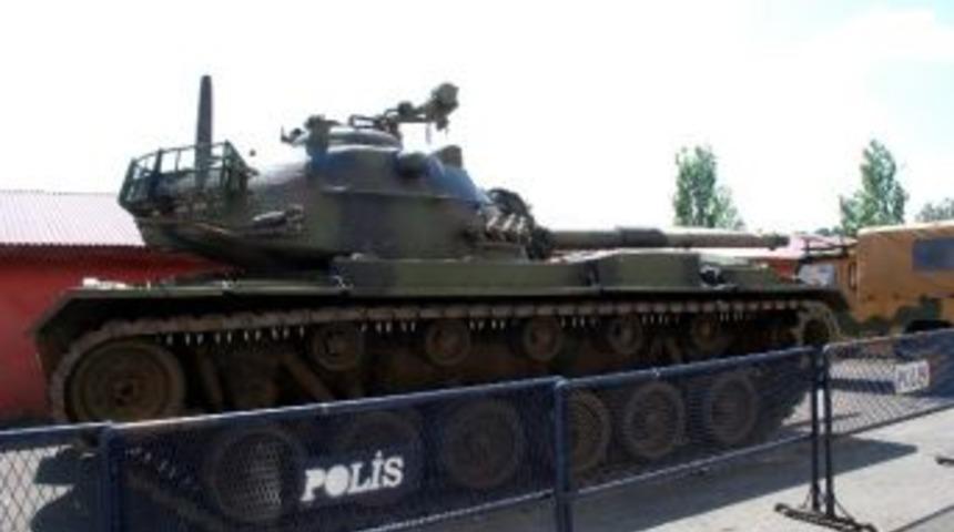 Kars&rsquo;ta Darbe Girişiminde Kullanılan Tanka El Konuldu