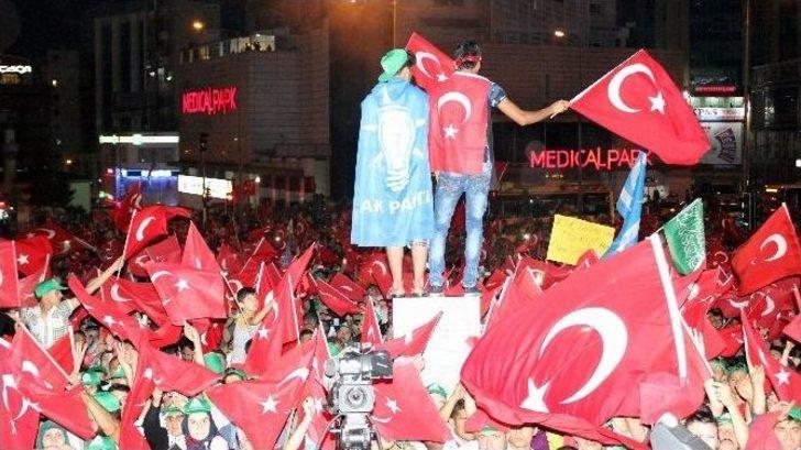 Bursa’da On Binler Meydanlara İndi G4