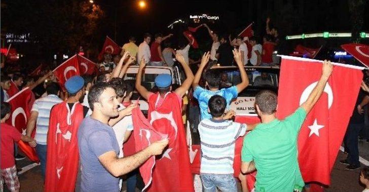 Bursa’da On Binler Meydanlara İndi G1