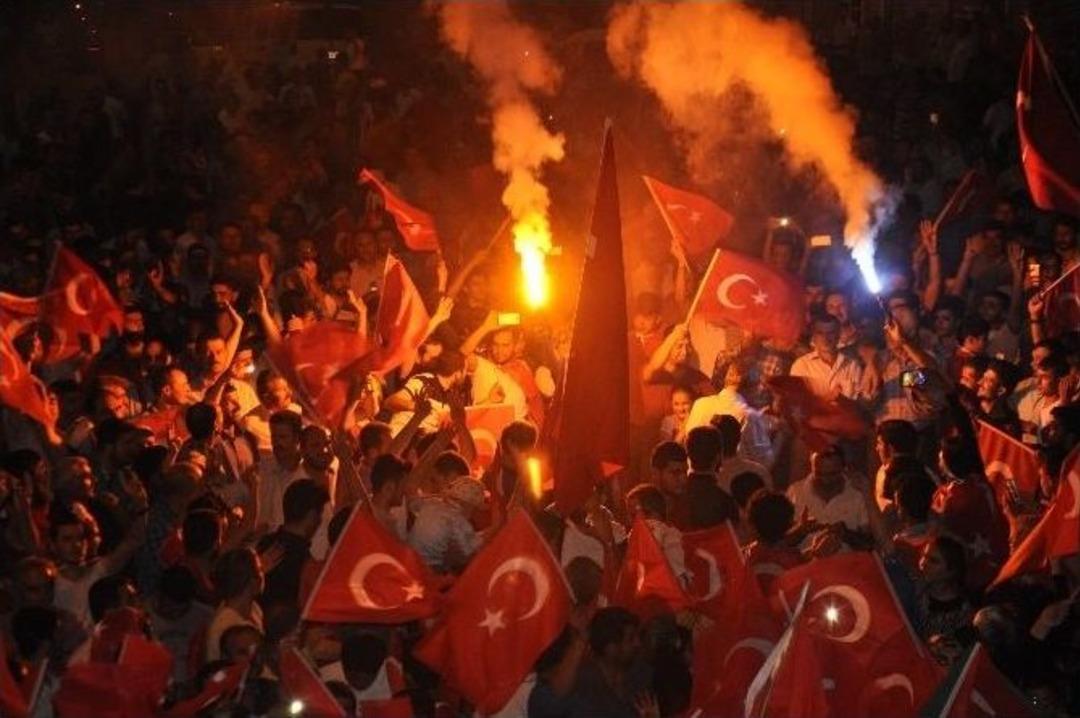 Muş&rsquo;ta Binlerce Vatandaş Demokrasi N&ouml;betinde