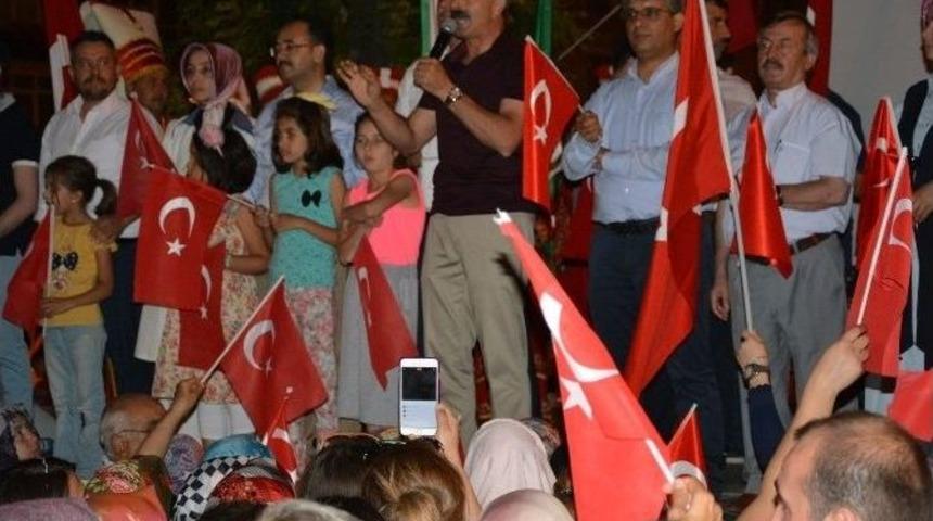 Uşak Demokrasi N&ouml;betinde