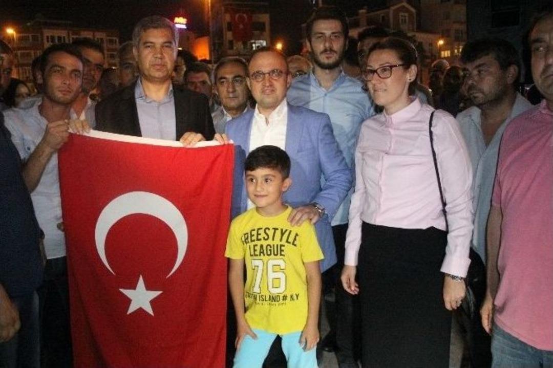 &Ccedil;anakkale&rsquo;de Demokrasi N&ouml;beti