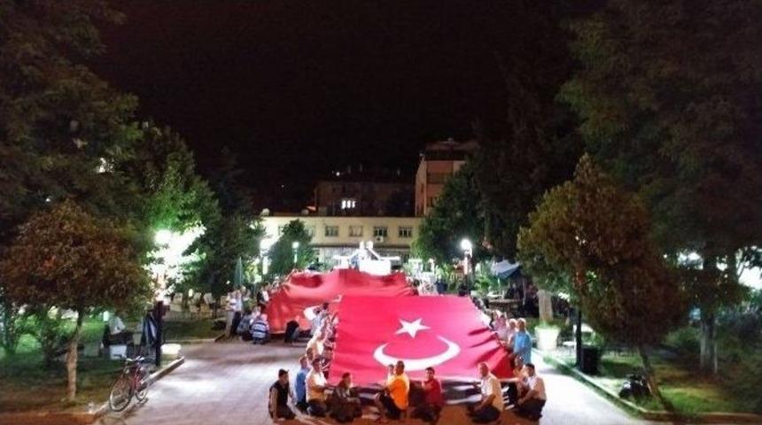 Cide&rsquo;de Demokrasi N&ouml;beti S&uuml;r&uuml;yor