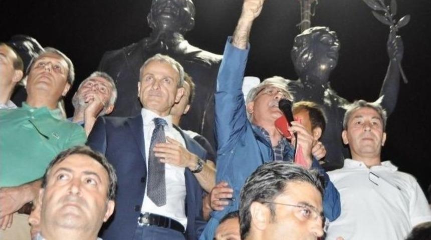 B&uuml; Rekt&ouml;r&uuml; Kaplan, &Ouml;ğrencilerini Meydanlara Davet Etti