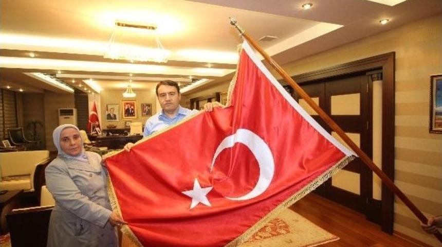 Ağrı Caddelerinde Dolaştırılan Sancak Valiye Teslim Edildi