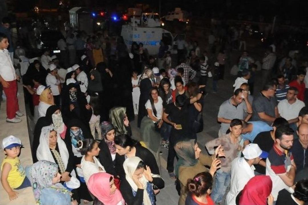 Cizre&rsquo;de Darbeye Karşı Dayanışma Y&uuml;r&uuml;y&uuml;ş&uuml;