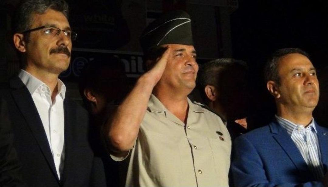 Manisa&rsquo;da &rsquo;en B&uuml;y&uuml;k Asker Bizim Asker&rsquo; Sloganları